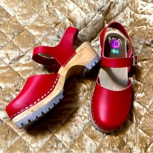 NWOT MIA Abby Clog Red 39 NEW